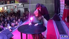 BARCELONA PUBLIC COUPLE ACTION - ZENDA