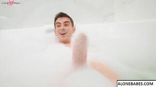 relax roomie