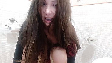 vulgar milf Chantal on the wc