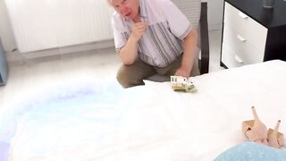 HUNT4K. Fat stack of money helps man gotten access to