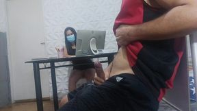 recepcionista gostosa sem calcinha! me arrisquei colocando o pau pra fora! em plena recepcao, qual sera a reacao dela?