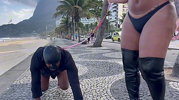 Aylla gattina levando seu submisso para da um passeio na orla