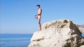 Torrid arse bandit public beach getting off hefty money-shot