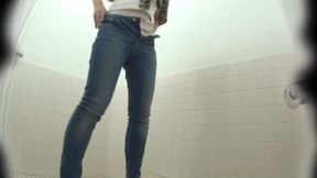Dirty Japanese Ho Urinating