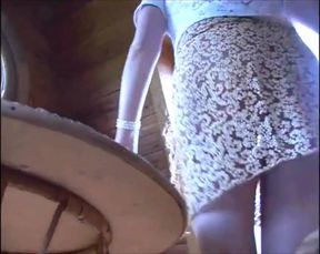 'Upskirt cougar' - Amateurs