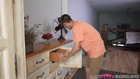 Good Grades = Panty Sniffing - Mp4 SD