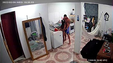 Camera escondida flagra foda na cozinha