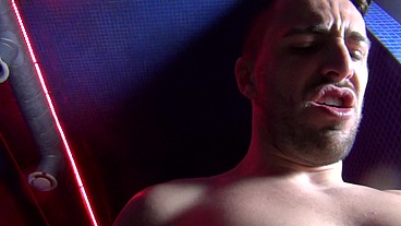Mathieu Ferhati baise David Branhaal comme une pute dans les douches - Fighters - Scène 2 - Gaysight.com