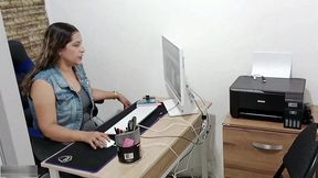 arrendataria tiene un buen sexo oral a cambio de dejar su casa por mas tiempo - historia completa - porno en espanol