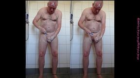 morgens allein in der dusche
