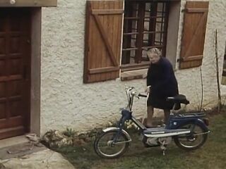 Une hotesse tres speciale (1979)