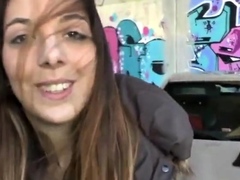 Billige Schnalle draussen auf dem Benz durchgerammelt!