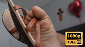 My dangling sandals expose your weakness – Vanesa – Full HD