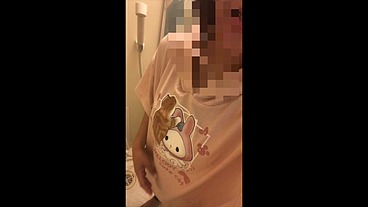 シャワーでじーぱん濡らした後に全身びしょ濡れ状態でオナニーする可愛い女子◯生。【