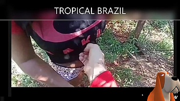 Minha prima de 18a me convidou pra jogar e vi que estava sem calcinha!
