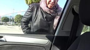 Turkish muslim woman gives perverted american man a handjob in his car