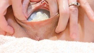 Loose cougar Pushes a Can Out of Her Wrecked Pussy