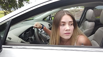 tocandome en el carro como una puta