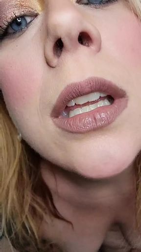Sexy milf talking dirty JOI and wants you to cum with her til she&#039;s squirting