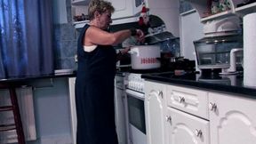 SHE FUCKS WHIT HER BEST FRIEND'S LESBIAN GRANNY