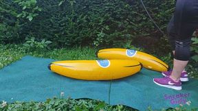 Sneaker-Girl Darleen - Inflatable Bananas