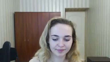 Macee Thompson Performs Extended Foot Show