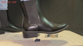 Black boots VS Mini hair clips