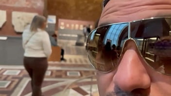 Mulher casada me reconheceu no museu do Louvre em Paris ! Disse que seu marido corno era meu f&atilde_ !