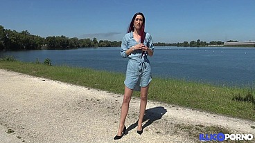 Carlie, belle coquine, veut de la sodomie avant tout