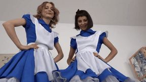 You don't know how to escape under the skirts of the two Alices ! (SHRINKING FETISH)