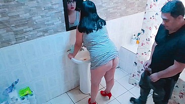 I fucked my stepmother in the bathroom of the house
