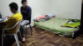 estoy donde mi mejor amigo jugando en la pc luego viene su esposa le pone los cuerno conmigo ya que mi mejor amigo no se la folla aprovecho para follarmela mientras el sigue jugando