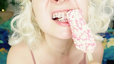 biting chewing ASMR mukbang video (Arya Grander)