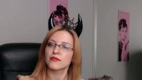 Old Milf Shakes Her Ass for Your Pleasure