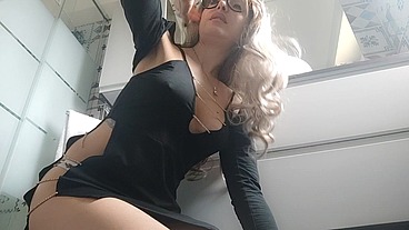 Chantal in a hardcore pee show on the floor