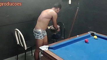 Alerquina apostou na sinuca e acabou sendo encassapada