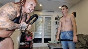 huge fbb muscular milf bbw thicknes muscles show to his skinny boyfriend how to bend metal bar steel dock impressive reps strength comopared to her weak skinny boy
