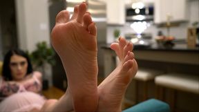 A Quick Nutt on Her Large Soles! 1080p HD (MP4)