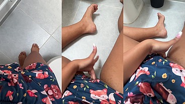 masturbada en el baño mientras mi padres estan en la cocina