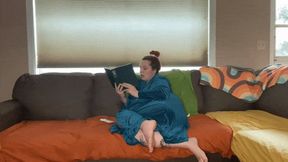 Mom Masturbates to the Smell of Her Farts