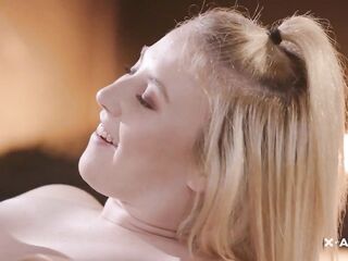 Hawt Night Petite golden-haired - Kinsley - Xart