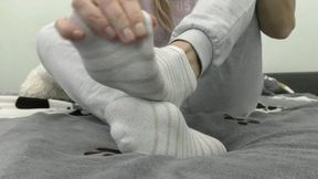 Itchy feet on each other WMV FULL HD 1080p