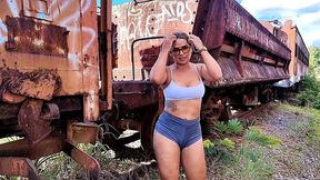 she is a real slut and loves to have sex outdoors in forbidden places, we went to the railroad and she soon opened her ass and pissed and farted on my dick. vagninho e luna oliveira
