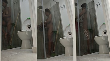 Encuentro a Mi Cuñada en la Ducha