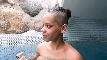UNTERWASSER IM SCHWIMMBAD RISKANTER PUBLIC-SEX