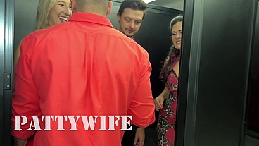 Troca de casal nas cabines da Casa de Swing