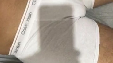 NOVINHO DE PAU DURO NA CUECA BRANCA