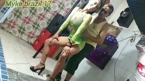 carnaval com belinha baracho e muitos homes com sexo vacinal e sexo anal
