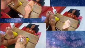 Yessi tickle soles: Tickle table