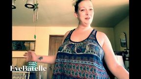 Temptress MILF Turns You To Cheesy Baked Food